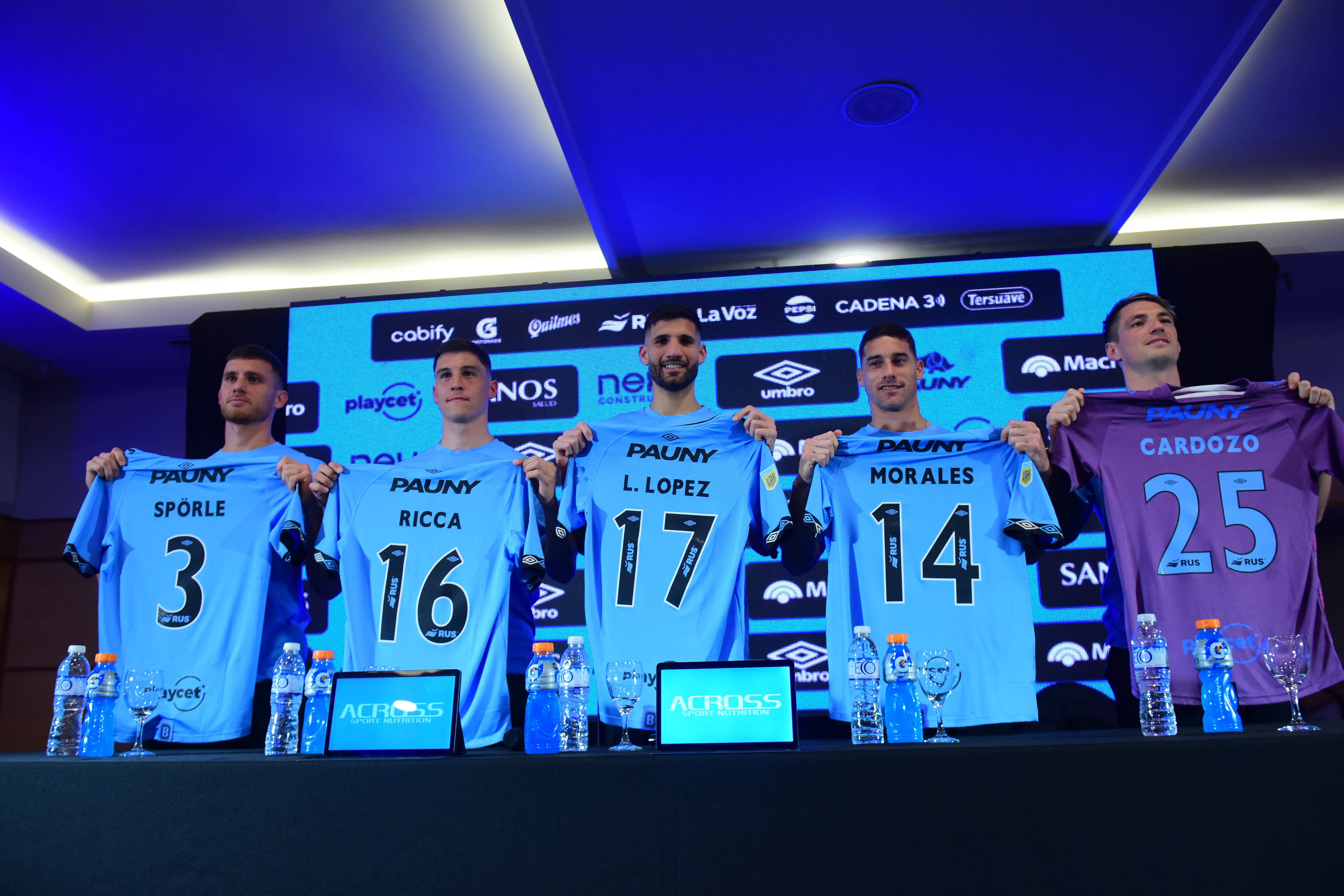 Presentación de los nuevos refuerzos de Belgrano para la LFP en el Hotel Quinto Centenario. Adrián Sporle, Federico Ricca, Lisandro López, Leonardo Morales,  Thiago Cardozo, arquero.