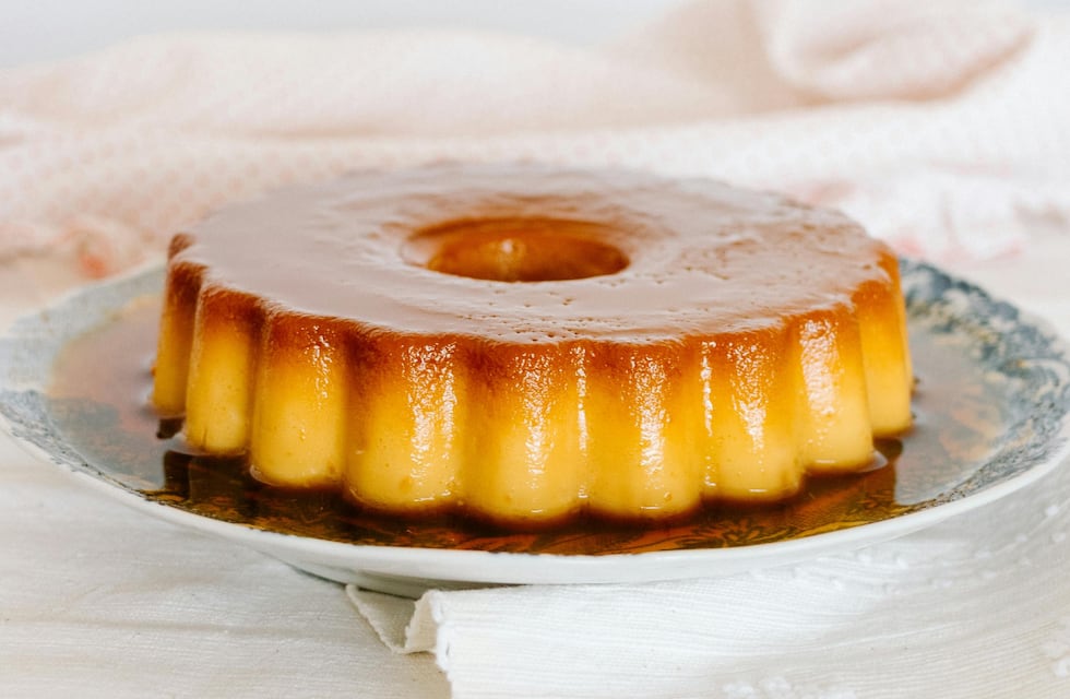 Cómo hacer un flan casero con solo 3 ingredientes: la receta infalible para que quede cremoso