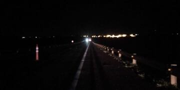 Siniestro fatal en Garupá: caminaba a la vera de la ruta y fue embestido por un camión .