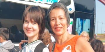 Juanita Sirimarco Díaz junto a su madre, Claudia Díaz. (Gentileza El Doce)