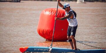 Francisco Giusti, campeón mundial, reacondicionó un sector de la Costanera para levantar su escuela de SUP.