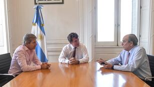 Caputo, Posee y Francos definiendo la convocatoria gobernadores.