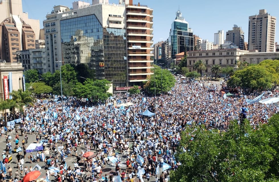 Argentina es campeón del mundo y así lo vive la multitud de cordobeses que está en el Patio Olmos
