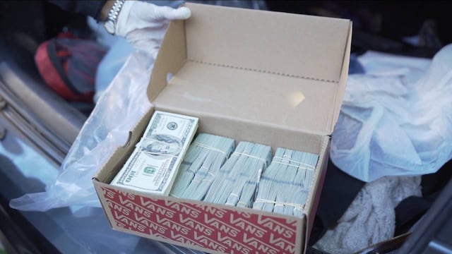 Parte del efectivo en moneda estadounidense había sido escondido en cajas dentro del baúl de un auto de alta gama.