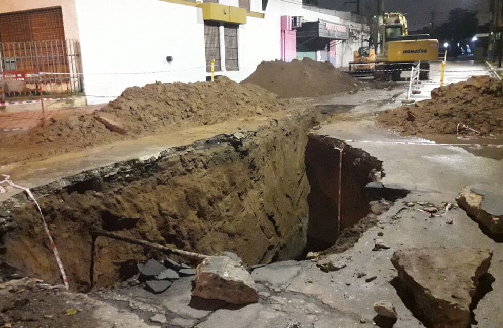 Un cráter en barrio Colón: cuáles fueron las causas del socavón en Córdoba y cuándo se arreglará
