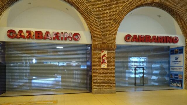 La tienda de Alto Rosario Shopping no abrió al público este lunes por la mañana. (@aecrosario)