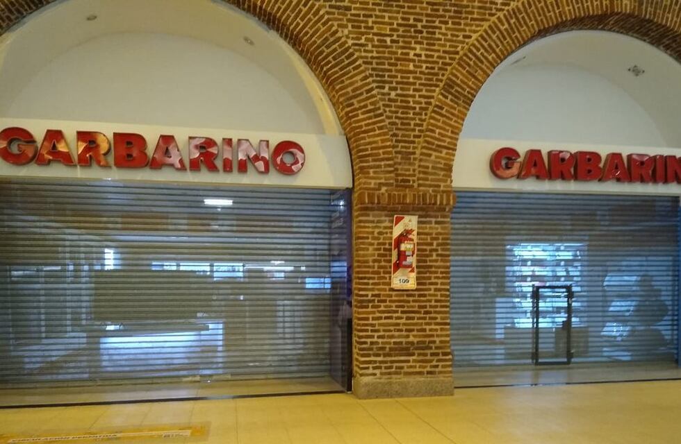 Garbarino cerró sus locales en Rosario mientras hay largas colas en Falabella