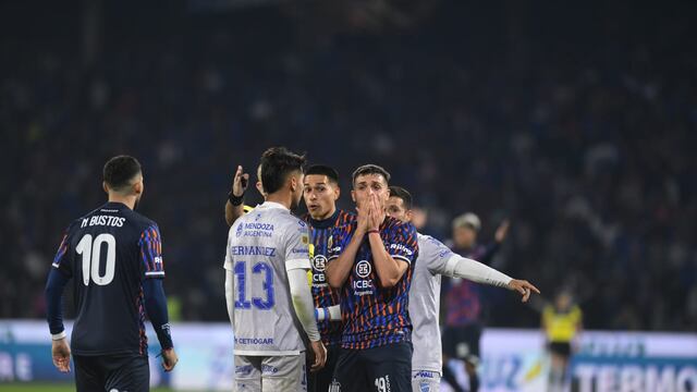 Talleres le ganaba a Godoy Cruz y achicaba la distancia con River, pero cerca del final se lo empataron (Facundo Luque / La Voz).