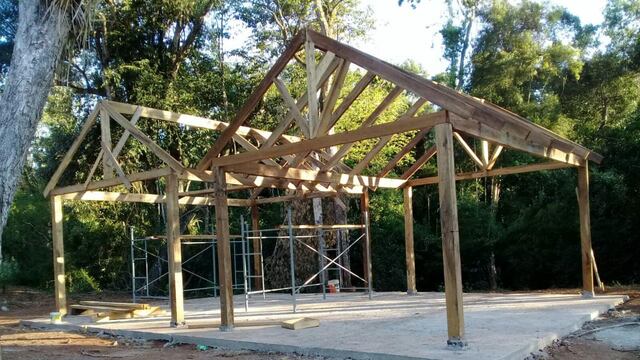 Puerto Iguazú: construyen quinchos para turistas en comunidades mbya.