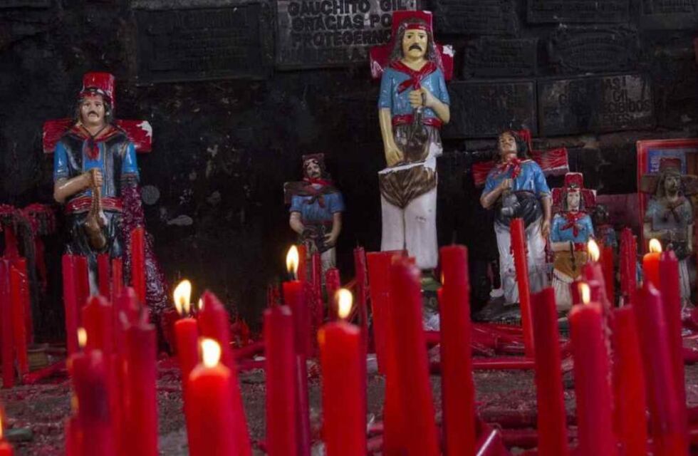 Un pequeño milagro: se quemó un paraje en Corrientes y solo quedó el santuario del Gauchito Gil