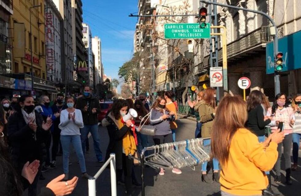 Comerciantes cortan en el Centro de Córdoba