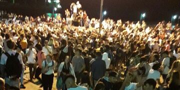 La falta de barbijo fue moneda corriente en diferentes puntos de encuentro. (@ludmilaosuna)