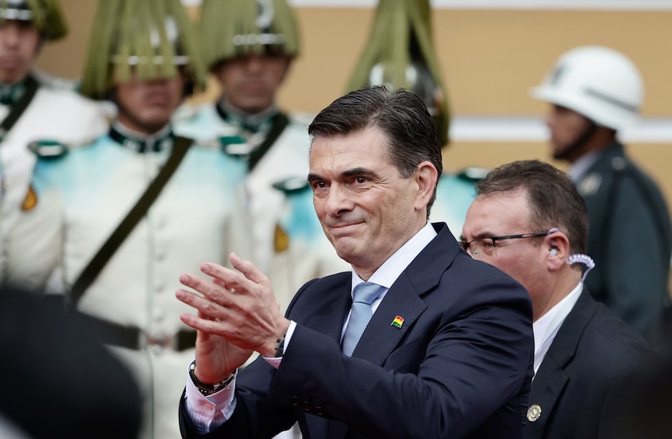 Acompañado por el presidente Milei, Rodrigo Paz Pereira asume la Presidencia de Bolivia