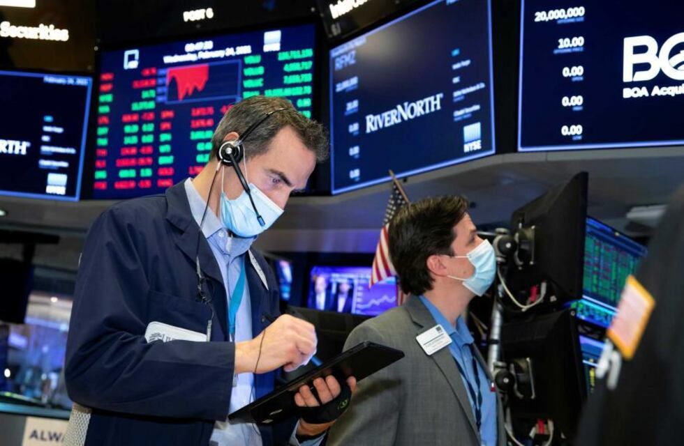 Se desploman los bonos y crece el riesgo país al nivel más alto del año