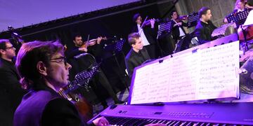 La Orquesta Municipal de Tango en el Anfiteatro abrió los recitales del "Verano Acá"