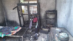 Un feroz incendio quemó la vivienda de una familia de barrio José Ignacio Díaz primera sección, en la Capital.