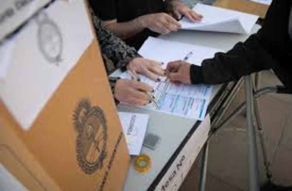 Las escuelas afectadas a los comicios no dictarán clases el lunes