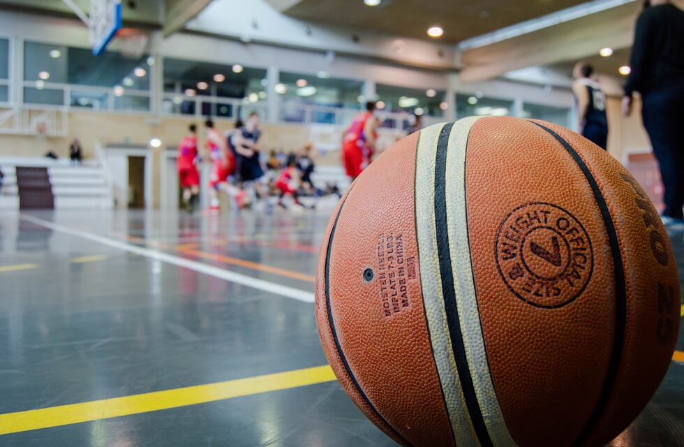 La brutal agresión de un basquetbolista al árbitro durante un partido en Reconquista