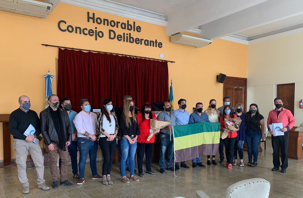 Es oficial: Villa Arias tiene bandera, escudo y canción