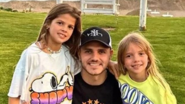 Mauro Icardi junto a sus hijas Isabella y Francesca.