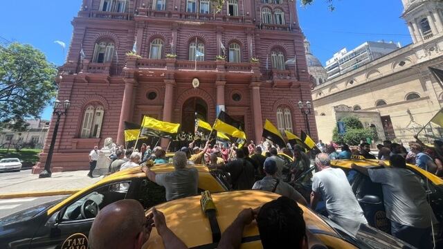 Taxistas autoconvocados paran hasta la medianoche.