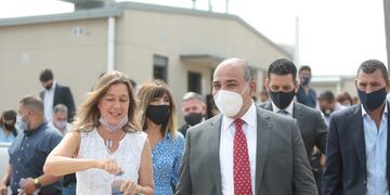 La ministra de Seguridad de la Nación, Sabina Frederic, y el gobernador de Tucumán, Juan Manzur.