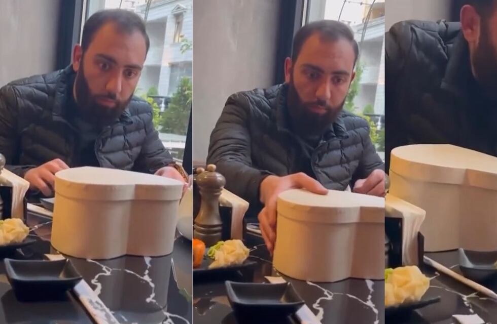 Fue a almorzar sushi y recibió la noticia más linda de todas