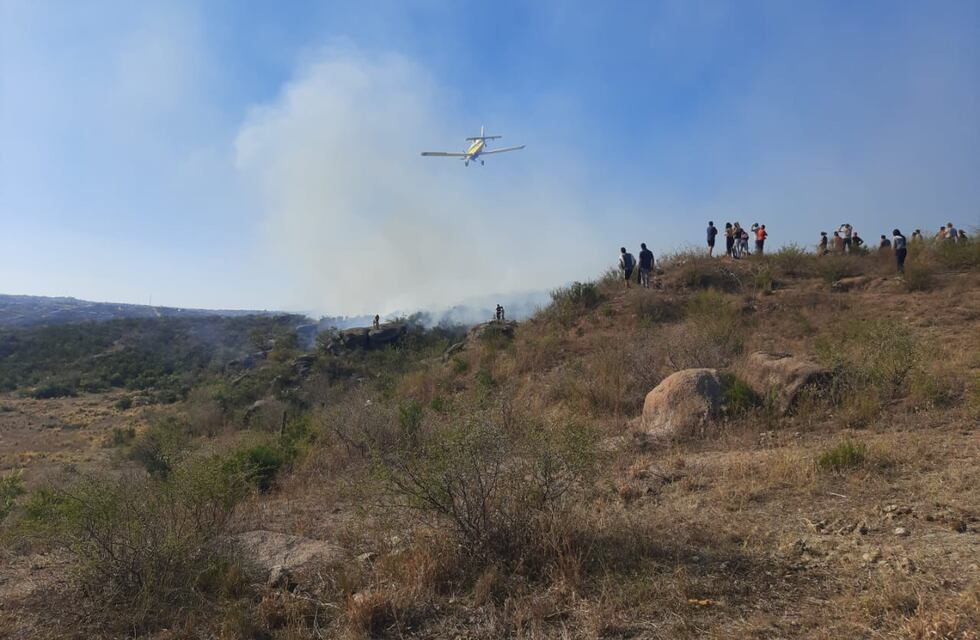 Miércoles de terror: ahora combaten otro incendio en Villa Carlos Paz