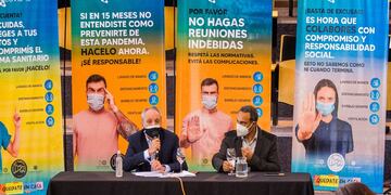 El intendente de Gral San martín, Raúl Rufeil y el presidente del Concejo Deliberante, Daniel Llaver durante la reunión del Comité de Emergencia Sanitaria del departamento.