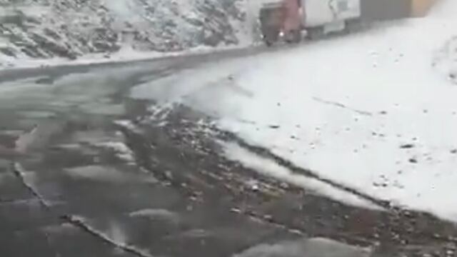 El Paso Cristo Redentor este jueves después de la caída de nieve.