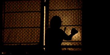 Suspensión de clases presenciales: los vecinos de la Ciudad reaccionaron con un cacerolazo (Foto: Clarín)