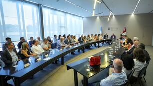 Reunión de Llaryora con directores de los hospitales de la provincia. (Gentileza: Prensa Gobierno de la provincia Córdoba)