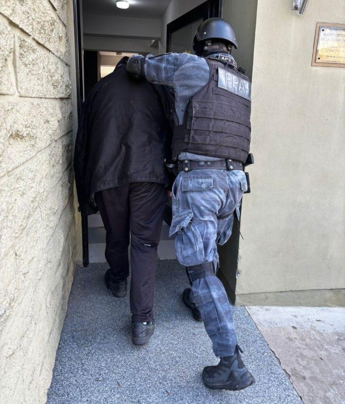 La FPA detuvo a un hombre y cerró un punto de venta de droga en Arroyito