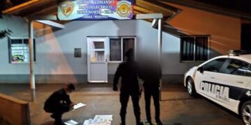 Robo dinero de una vivienda y terminó detenido.