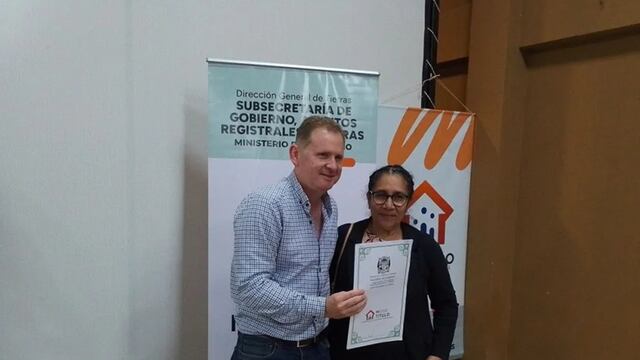 Entregaron títulos de propiedad y permisos de ocupación a familias de Puerto Iguazú.