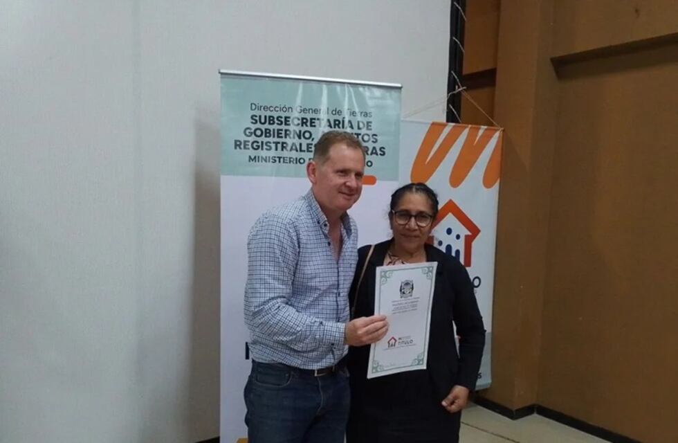 Entregaron títulos de propiedad y permisos de ocupación a familias de Puerto Iguazú