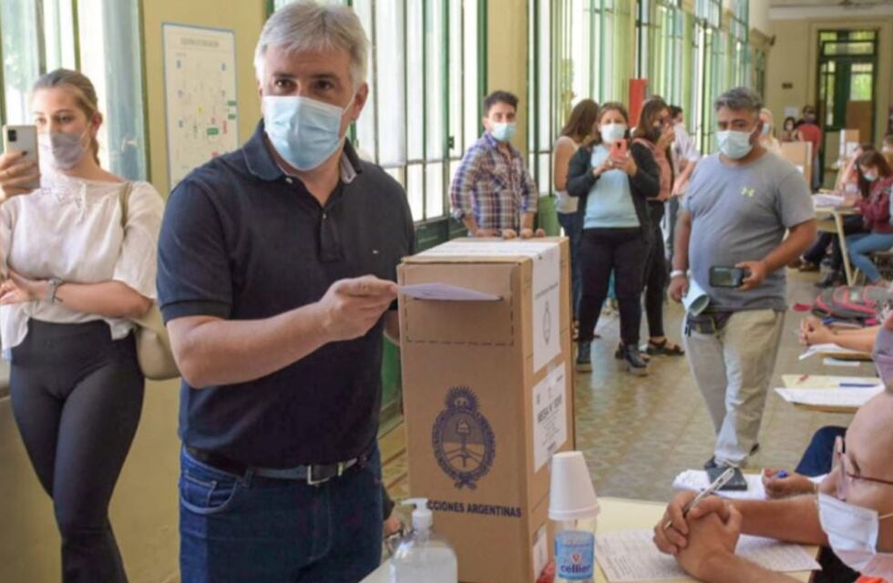 Martín Llaryora emitió su voto y expresó “Buscamos que Córdoba vuelva a tener un senador”
