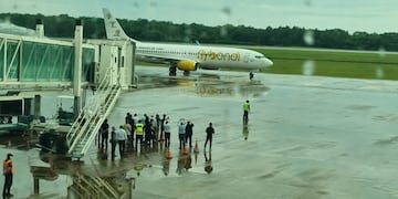 El vuelo aterrizó en Iguazú, con ocupación completa.