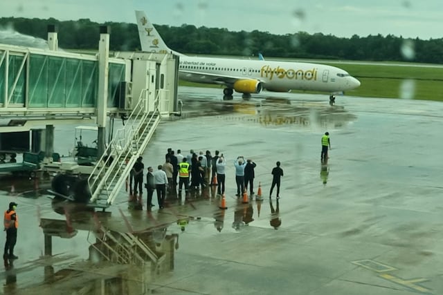 El vuelo aterrizó en Iguazú, con ocupación completa.