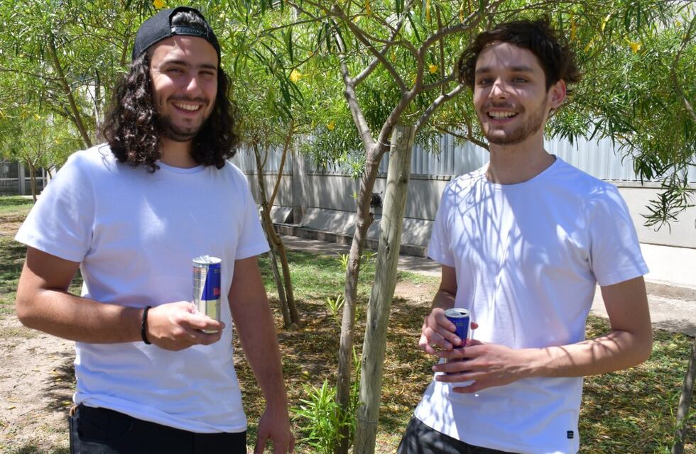 Dos estudiantes de Córdoba diseñaron una moto eléctrica para bomberos y llegaron a la final de un concurso internacional