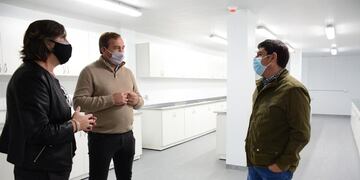 El intendente Martín Aveiro y Cecilia Larivera, subsecretaria de Planificación y Coordinación Territorial de la Obra Pública de la Nación, quien hizo entrega de las llaves.