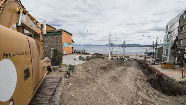 Desde el municipio se encuentran trabajando sobre las tareas de tendido cloacal sobre la calle yaganes.
