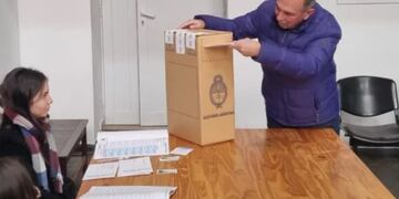 Elecciones PASO 2023: el intendente “Lalo” Stelatto emitió su voto.