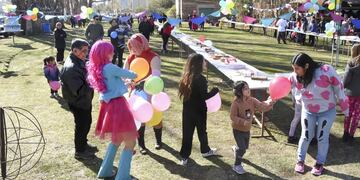 La torta de las infancias más larga del mundo fue donada a comedores de Neuquén