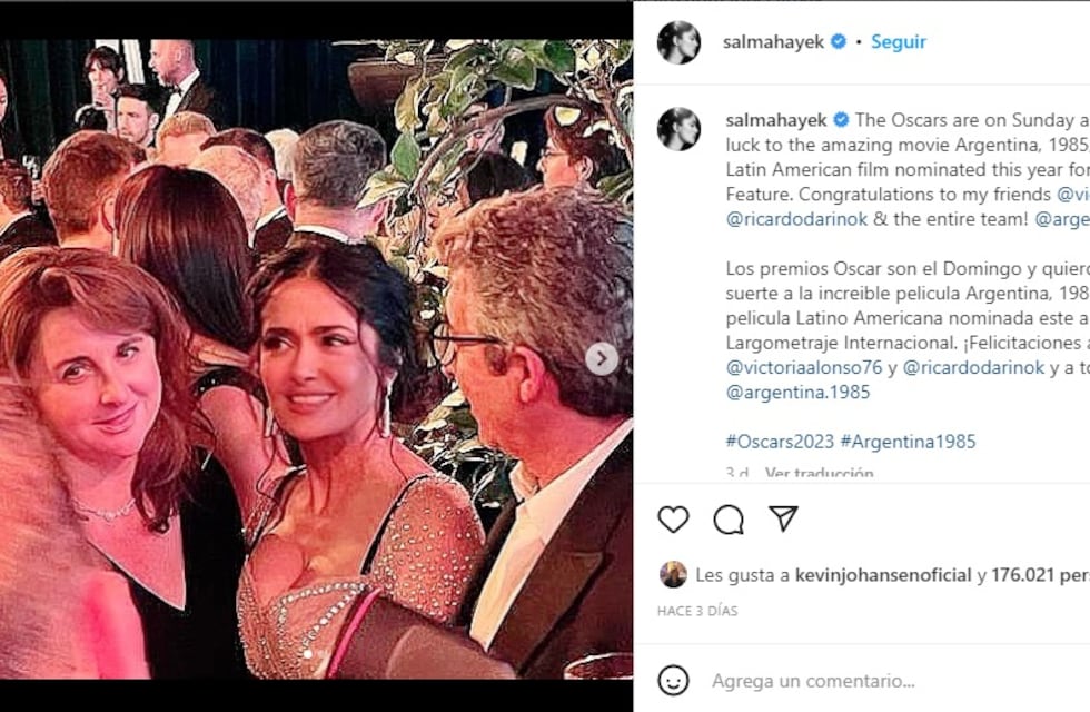 Flecos y lentejuelas: el look de Salma Hayek en los Premios Oscar 2023