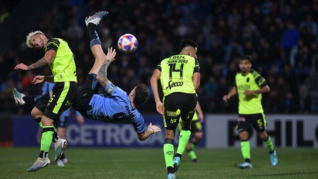 Belgrano cayó ante Barracas Central en Alberdi, y se quedó sin invicto en el Gigante. Dos partidos sin convertir para Pablo Vegetti (Facundo Luque / La Voz).