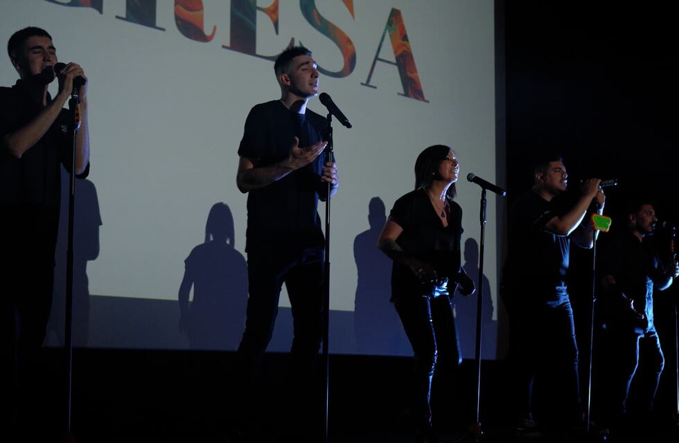 Flavia Hattemer estrenó el videoclip de “Regresa” en su canal de Youtube