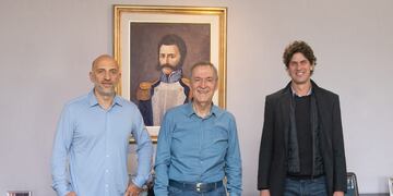 Visita sorpresa. El gobernador Juan Schiaretti recibió este viernes al senador Martín Lousteau y al diputado nacional Emiliano Yacobitti.