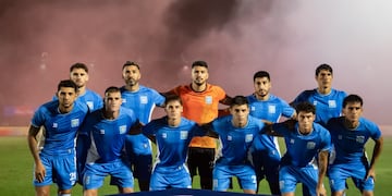 Primera formación de Estudiantes de Río Cuarto en la Liga Profesional visitando a Tigre