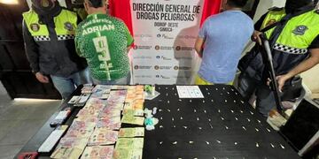 Monteros: dos detenidos con cocaína y dinero en efectivo durante un allanamiento